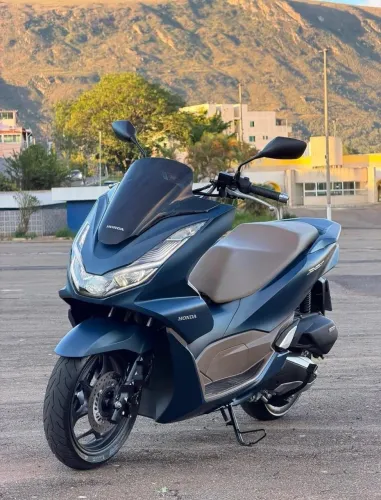 PCX DLX 2024