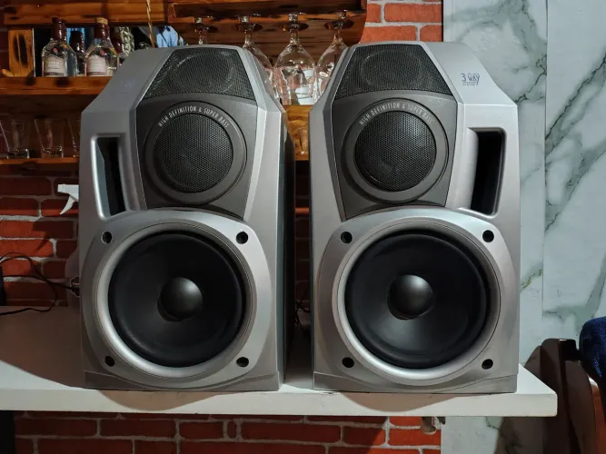 Caixas Gradiente 3 vias 8 ohms impecável