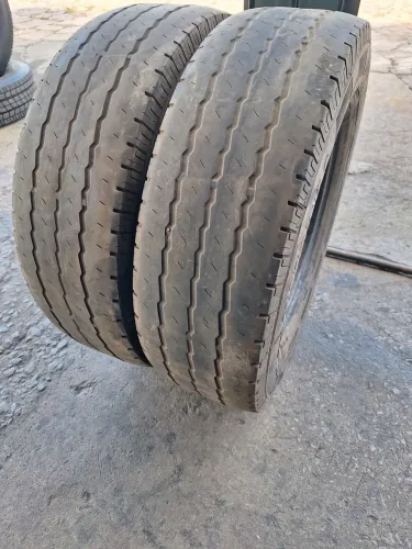 Pneus 225 75 16 C Continental (meia-vida)
