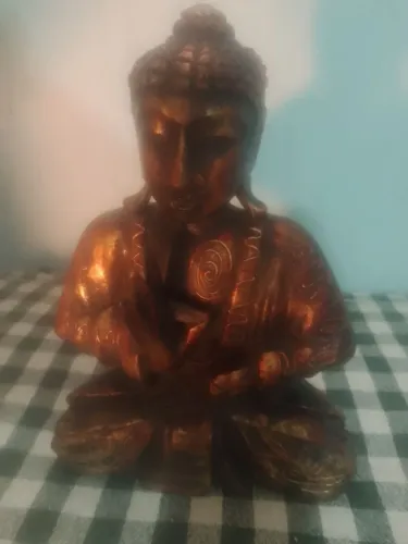 Lindas esculturas de budas para decoração.