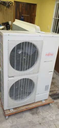 Ar condicionado split teto inverter 42000 btus Fujitsu quente e frio