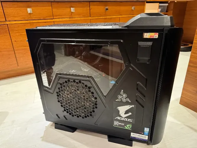 PC Gamer i7-7700K | GTX 1080 Xtreme Waterforce | 32GB RAM | 1.7TB SSD