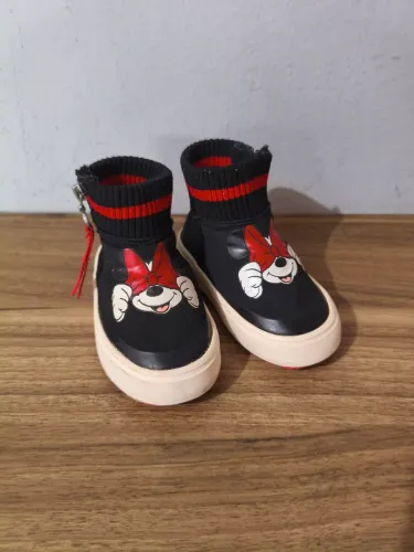 Tênis infantil Zara Disney original 18
