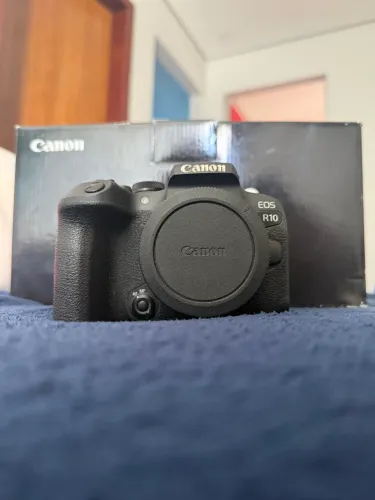 CÂNON R10 + 2 baterias + CARREGADOR e CAIXA