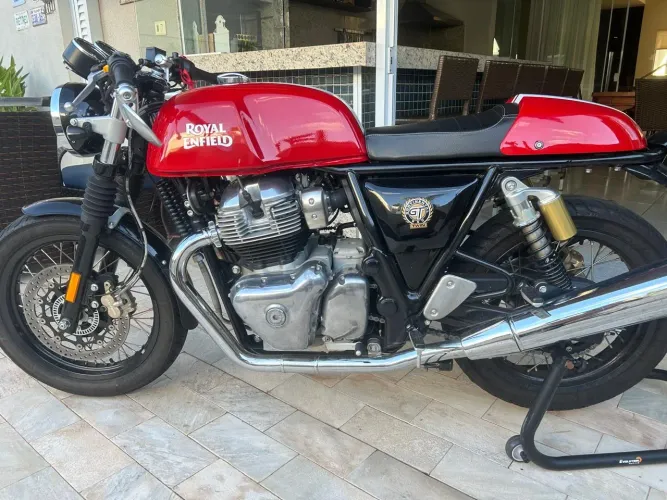 Moto impecável 