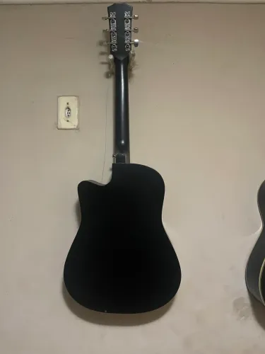 Vende-se dois violões