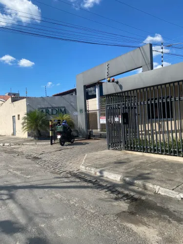 VENDO CASA NO CONDOMÍNIO  JARDINS 