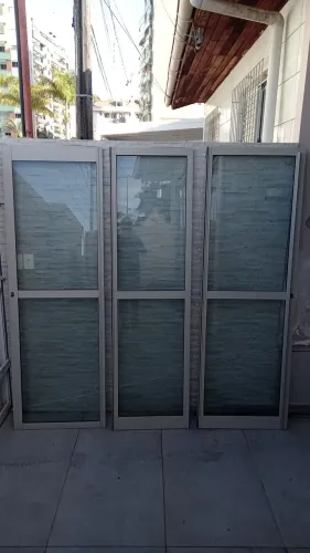 Porta de Alumínio 3 folhas com trilho