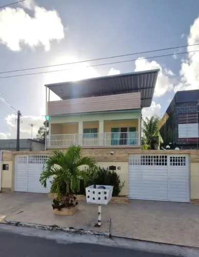 Duas Casas Amplas e Independentes