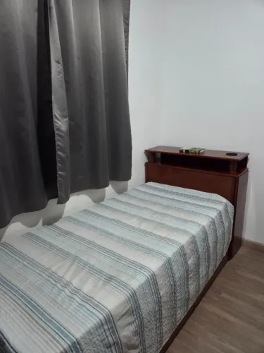 Cama de solteiro em madeira maciça com baú, 3 gavetas e cama auxiliar (bicama)