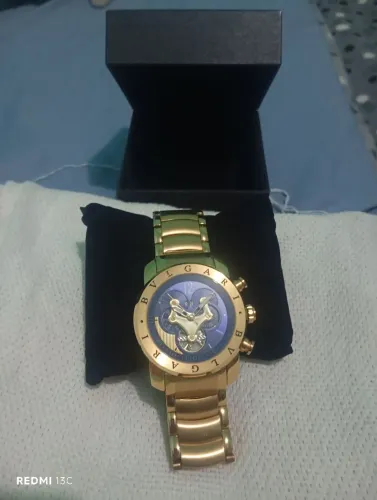 Cama box solteiro e relógio masculino