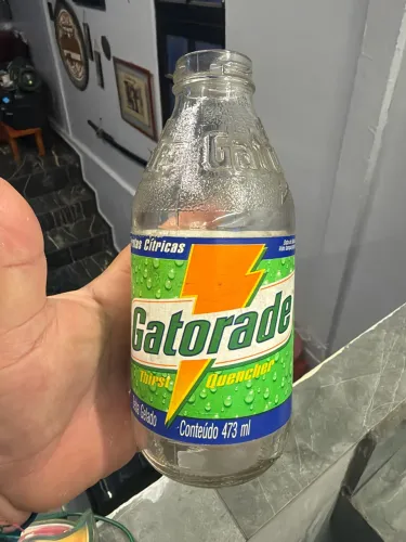 Garrafa de vidro gatorade anos 90 sem tampa