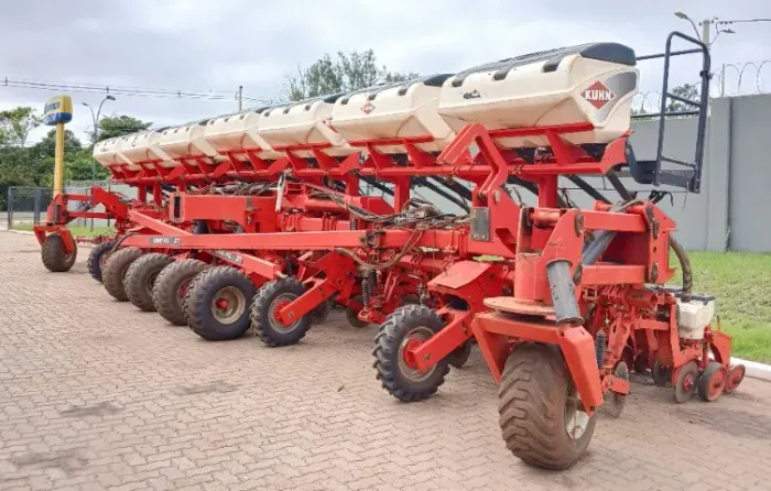 Plantadeira Kuhn Gran PG27, 27 linhas de soja