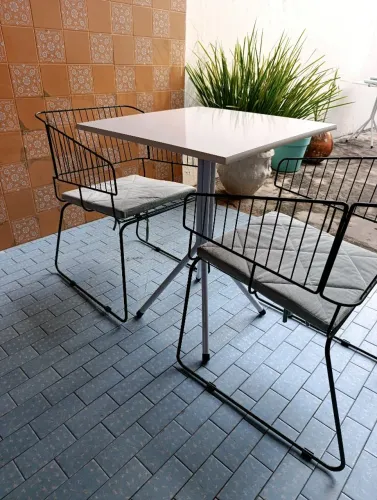 Mesa com cadeira