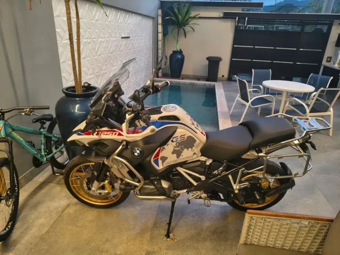 Comprada na autokraft barra c/todas as revisões.