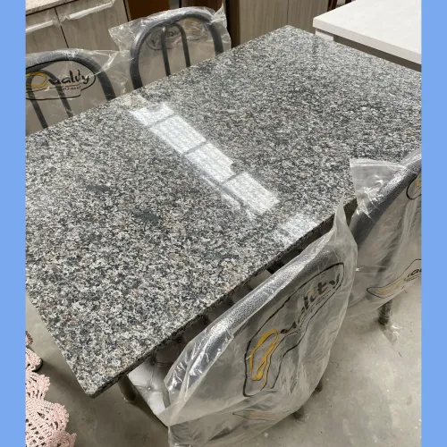 Mesa com 4 cadeiras - entregamos hoje