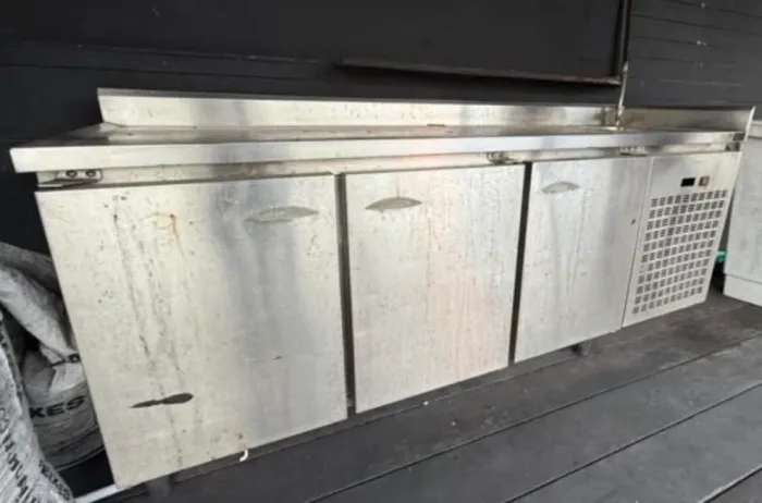 Vende se freezer balcão refrigerado de inox