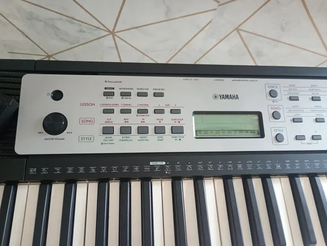 Teclado Yamaha YPT-270