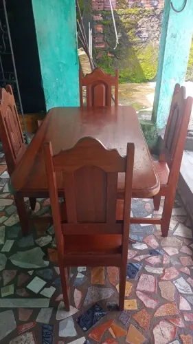 Mesa de jantar com 4 cadeiras