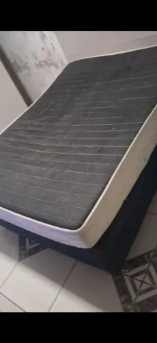 Vendo cama de casal base e colchão 