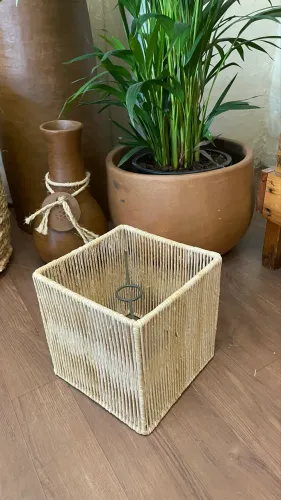 Luminárias de palha de milho decoração
