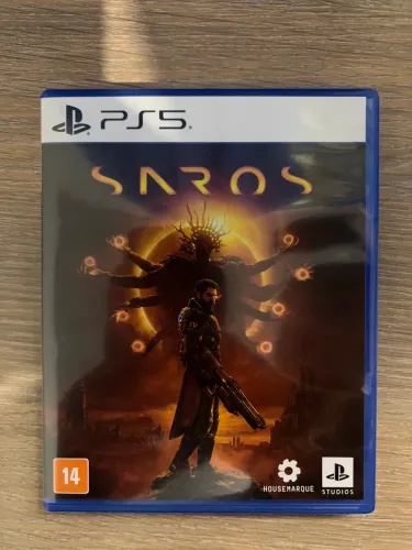Saros PS5 - Usado