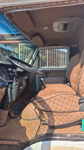 Vendo caminhão baú volwesvagem 2000