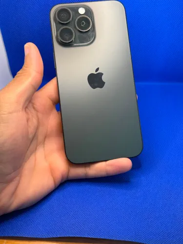 iPhone 15 Pro Max - Com acessórios