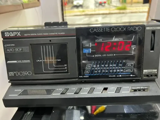 Radio Relogio e fita cassete