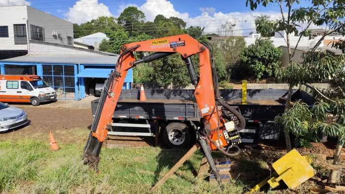 Munck / Guindaste Palfinger MD 12005 + Carroceria