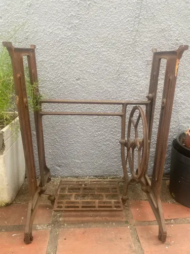 Pé de máquina de costura de ferro