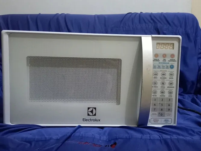 Vende-se micro-ondas.