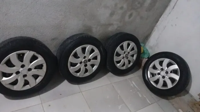 Pneu 175/65/14"