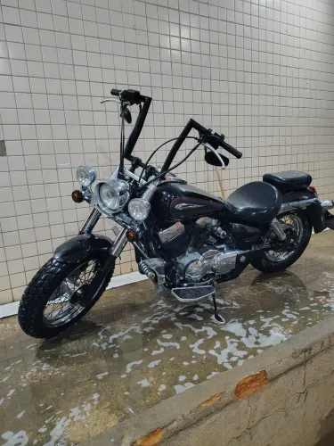 Shadow 750