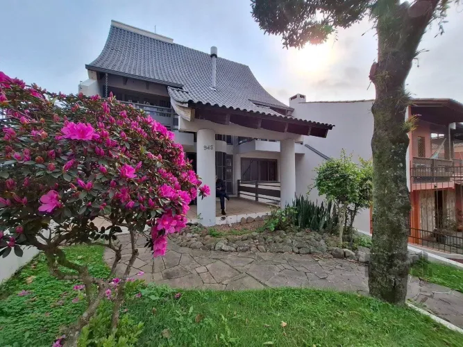 Casa com 537,00 m² com 04 dormitórios no Bairro Tristeza