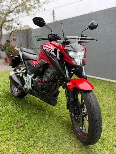 Honda CB300F - Impecável.