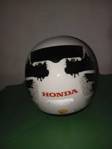 Capacete novo sem Marca de uso estou vendendo pq não deu em mim número 56