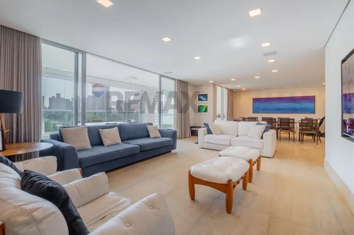 Viva o Luxo em Perdizes: 4 Suítes e 6 Banheiros