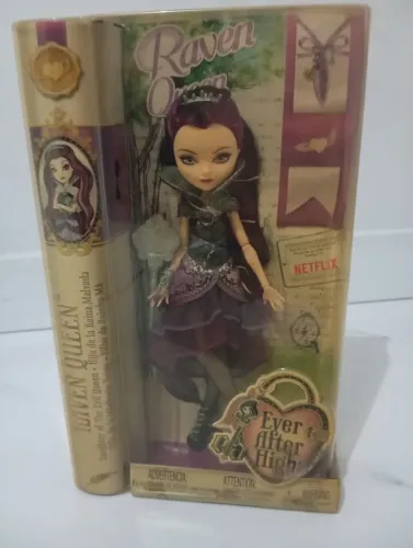 BONECA EVER AFTER RAVEN QUEEN - DELUX