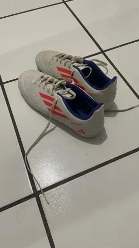 Vendo Chuteira desportivo adidas