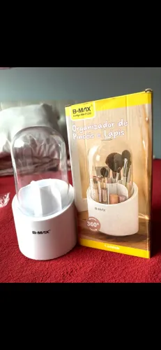 organizador de pincéis e lápis da marca B-Max (código BM-F1232) é giratório em 360 graus.