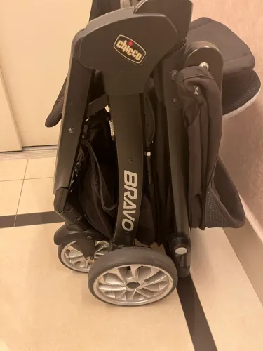 Carrinho com bebê conforto - Chicco Bravo