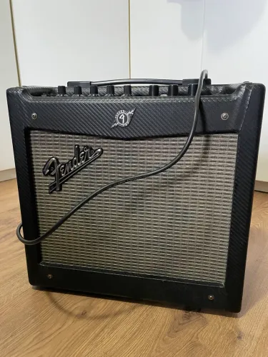 Amplificador Fender Mustang I 