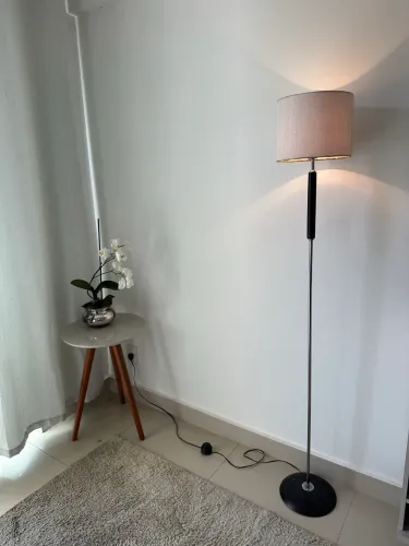 Lindo Abajur de canto de sala
