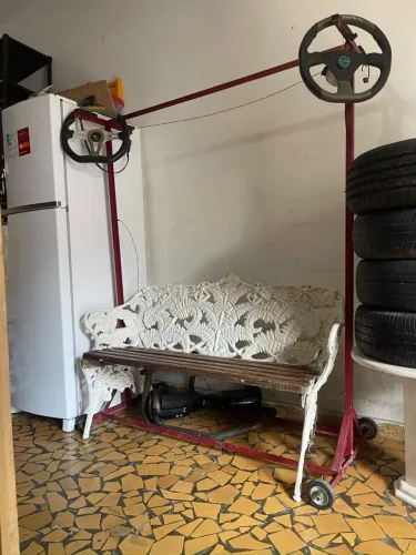 Banco Antigo de Jardim em Ferro Fundido e Madeira | Vintage