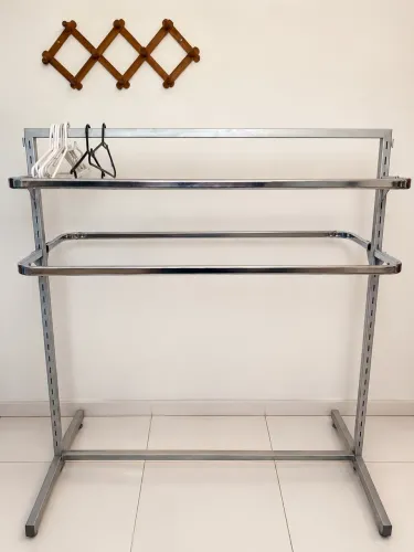 Arara de roupas de inox