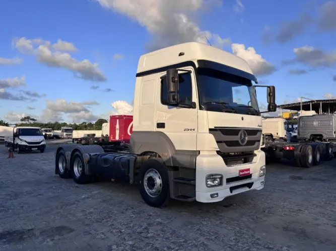Mercedes-Benz Axor 2544 LS 440 / 6x2 Ano 2022/2023 - Caminhão Usado Seminovo.