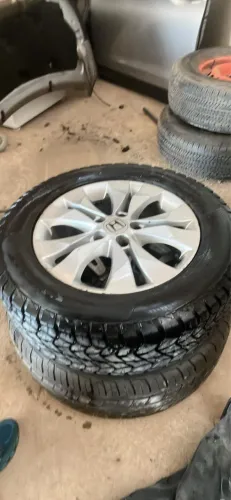 Rodas da Honda,pneus novos aro 17.