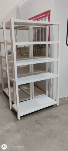 Prateleira com capacidade de 800 kg,