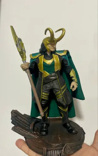 Boneco loki